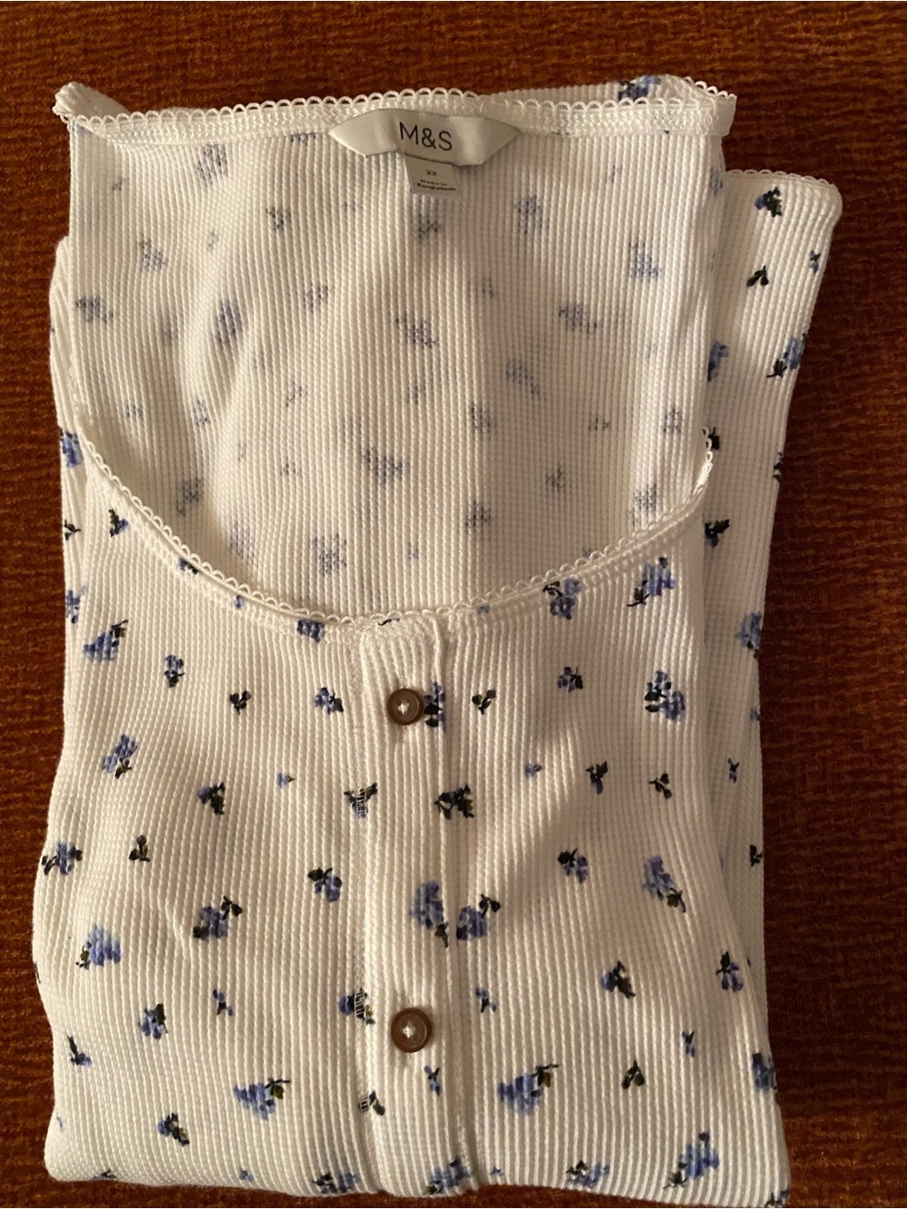 Womens White Floral Button-Front Ribbed Top